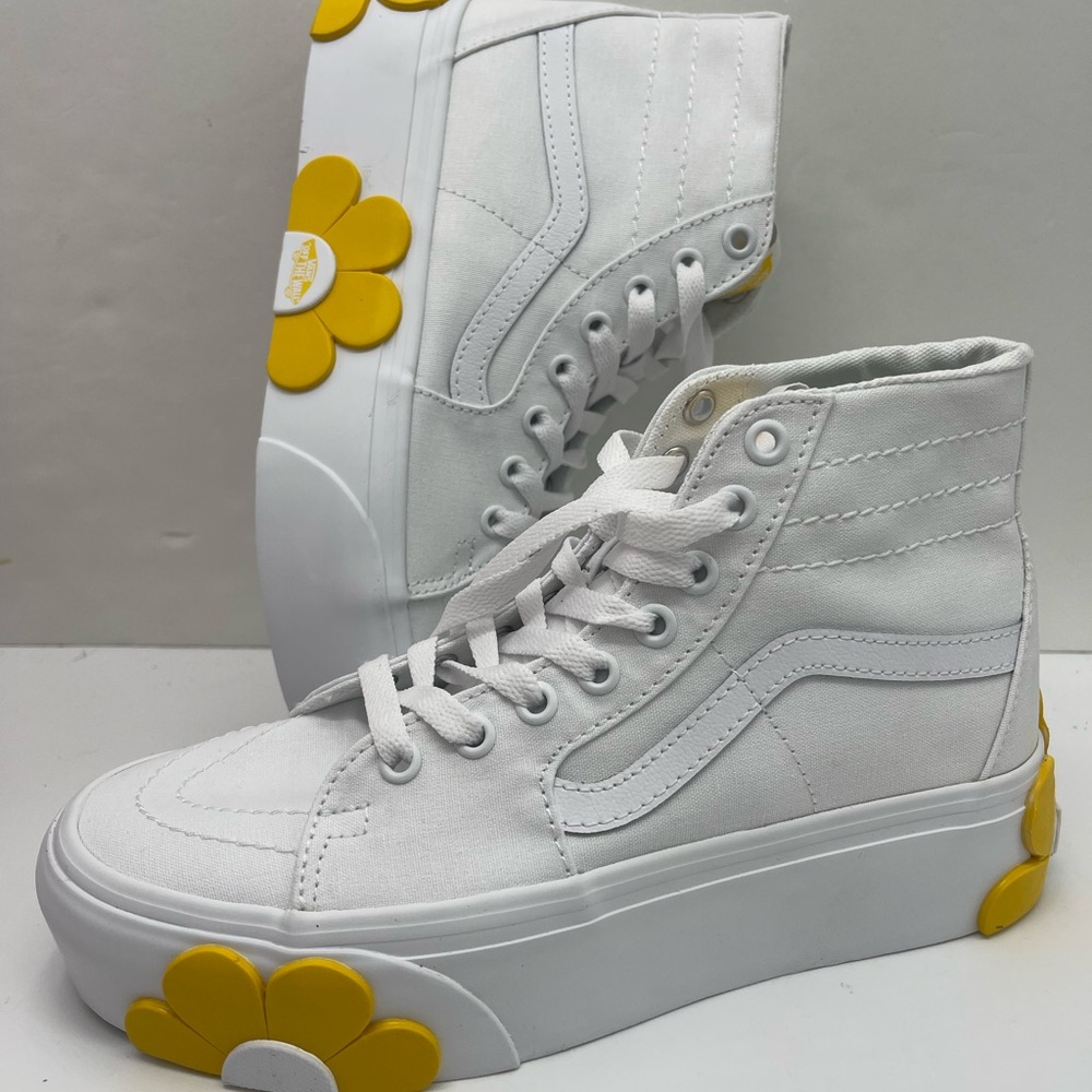 Vans Women's Sk8-Hi Tapered Stackform
True White
VN0A5JM1W00 Platform Sneakers - Picture 16 of 16